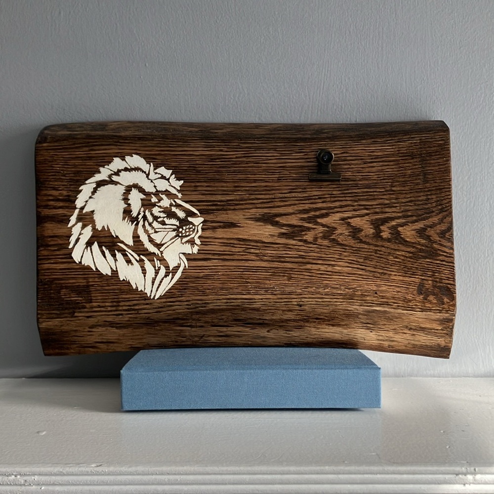 Handmade Hanging Wooden Lion Photo Holder - Picture 4 of 9